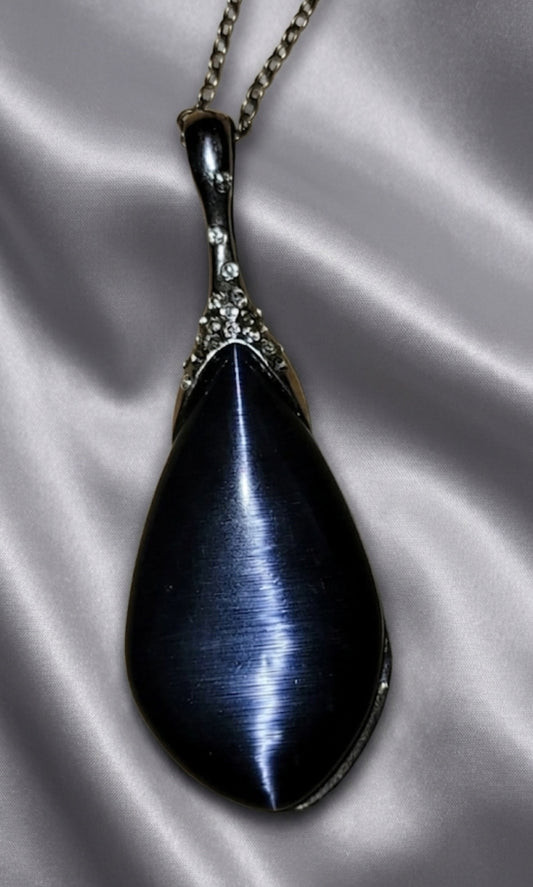 Elegant Dark Cats-Eye Teardrop Pendant Necklace – Silver-Tone Rhinestone Accents
