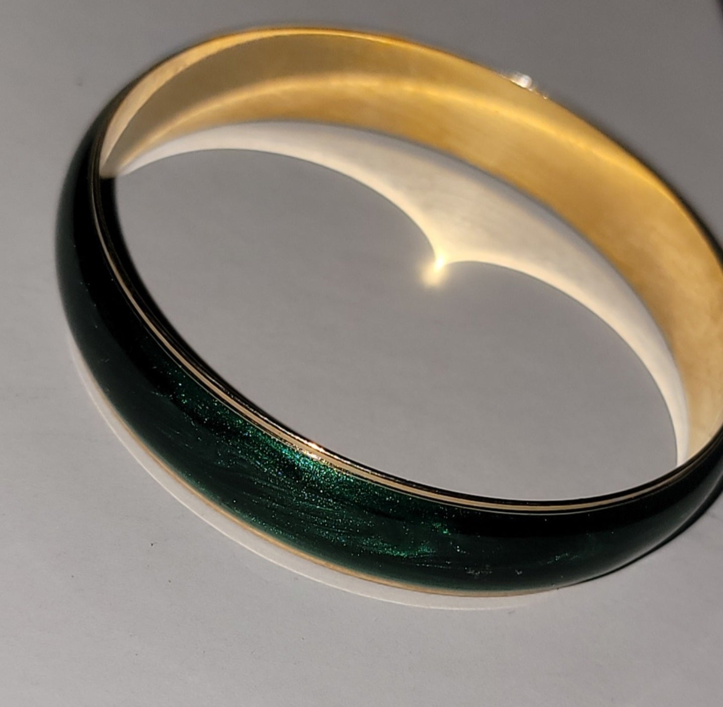Vintage Deep Green Enamel Bangle Bracelet – Gold Tone Minimalist Stackable Jewelry