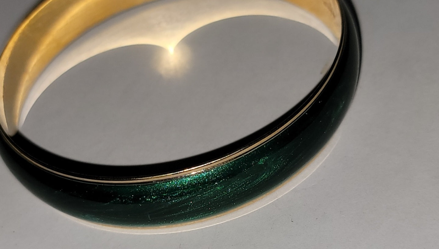 Vintage Deep Green Enamel Bangle Bracelet – Gold Tone Minimalist Stackable Jewelry