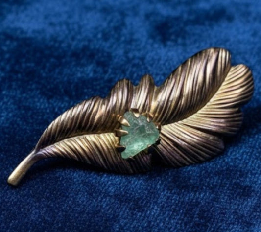 Vintage Gilded Feather Brooch with Raw Green Beryl Stone – Statement Pin